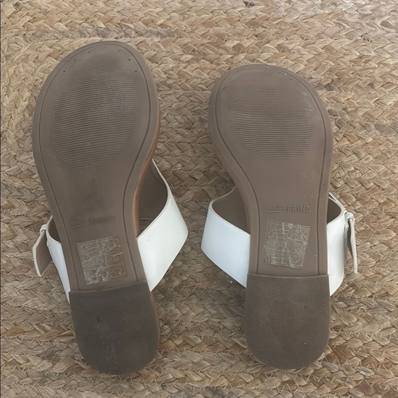 White Vegan Thong Sandals with Buckle - Picture 3 of 3